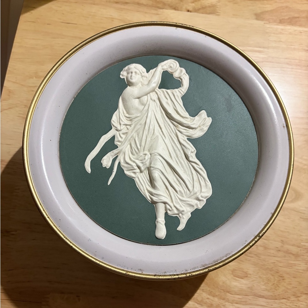 Wedgwood reproduction Decorative Plaque Tin